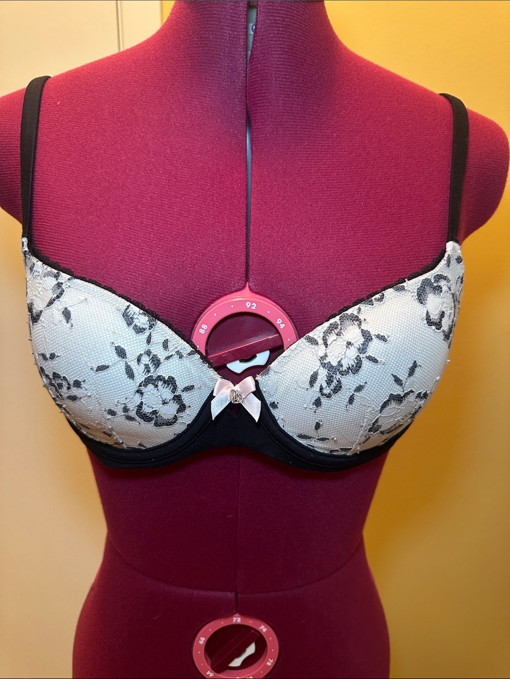 Victoria's Secret Body by Victoria Lined Demi Bra Black Lace White Overlay - Picture 3 of 13